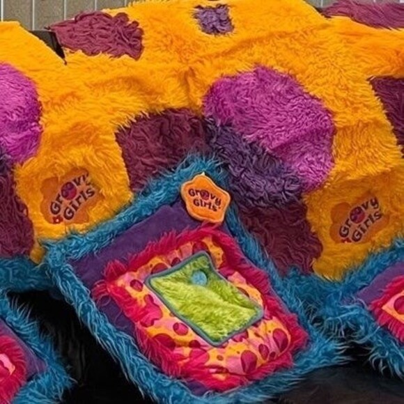 Groovy Girls 4-Piece Plush Room Rug and Pillow Set - Picture 2 of 12